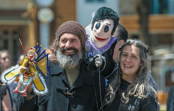 os bonequeiros Nelson Haas e Beth Bado